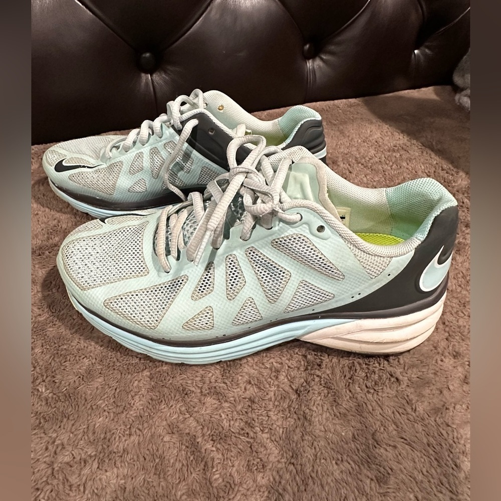 Nike Women's Mint Green Athletic Shoes - Picture 1 of 9